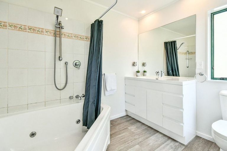 Photo of property in 41 Wairere Road, The Gardens, Auckland, 2105