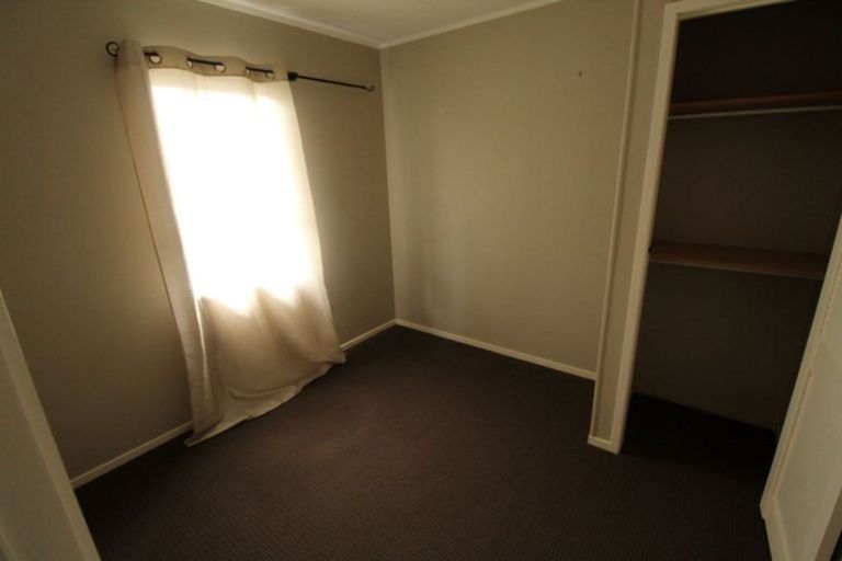 Photo of property in 12 Quincey Place, Massey, Auckland, 0614