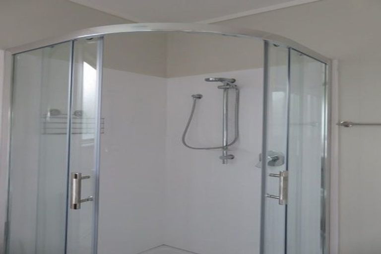 Photo of property in 16 Chipping Dale, Mangere Bridge, Auckland, 2022