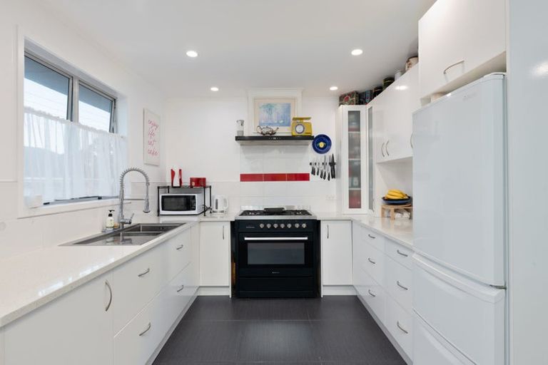 Photo of property in 12 Helena Street, Massey, Auckland, 0614