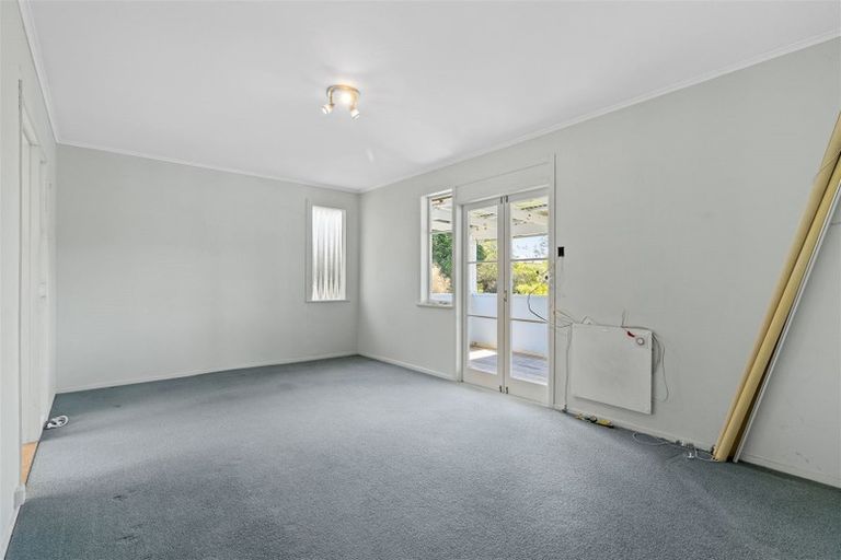 Photo of property in 11 Sarona Avenue, Glen Eden, Auckland, 0602