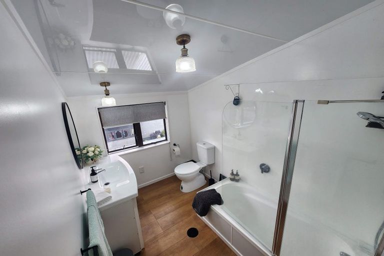 Photo of property in 8 Chelwood Street, Takaro, Palmerston North, 4412