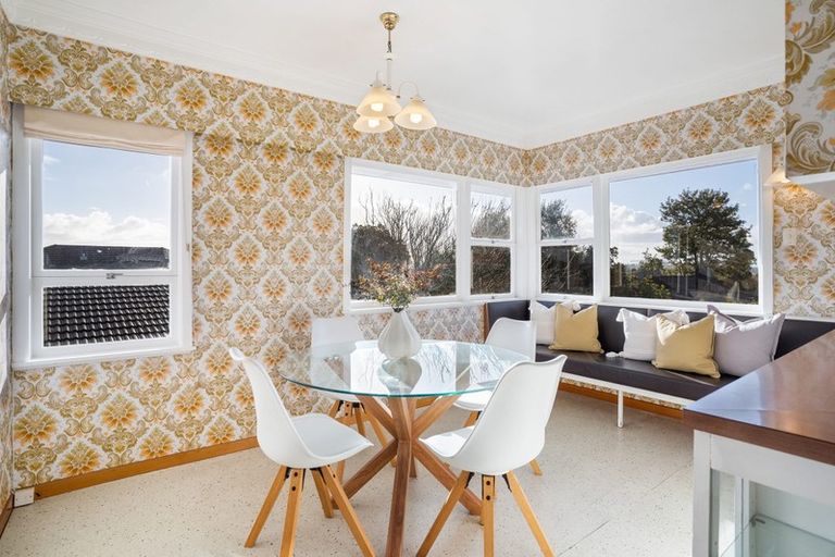 Photo of property in 27 The Crest, Sunnyhills, Auckland, 2010