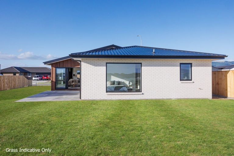 Photo of property in 75 Atlantic Drive, Fitzherbert, Palmerston North, 4410