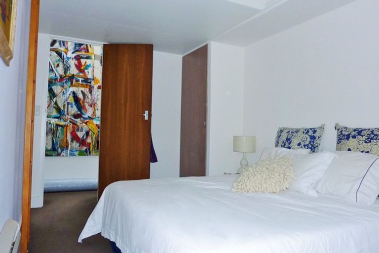 Photo of property in 3 Maramanui Way, Karaka Bays, Wellington, 6022