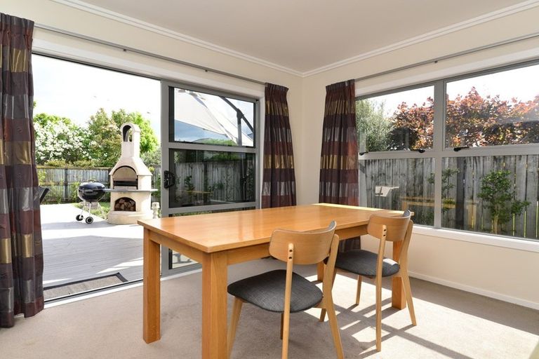 Photo of property in 12 Norfolk Drive, Cambridge, 3434