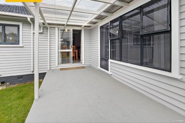 Photo of property in 61 Taikata Road, Te Atatu Peninsula, Auckland, 0610