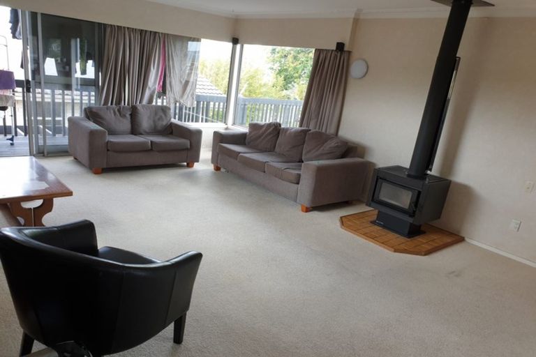 Photo of property in 15 Eyre Street, Henderson, Auckland, 0612