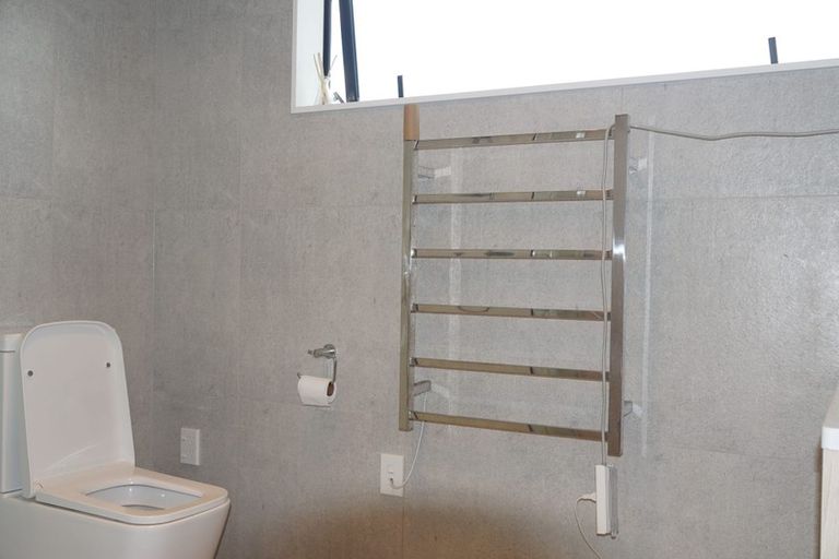 Photo of property in 83a Lake Road, Northcote, Auckland, 0627