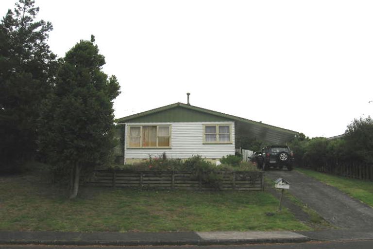Photo of property in 16 Hellyers Street, Birkdale, Auckland, 0626