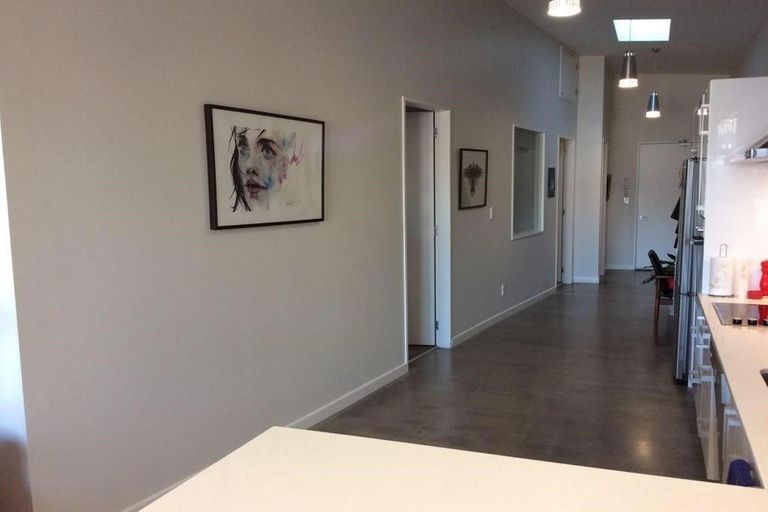 Photo of property in 25u2 Home Street, Mount Victoria, Wellington, 6011