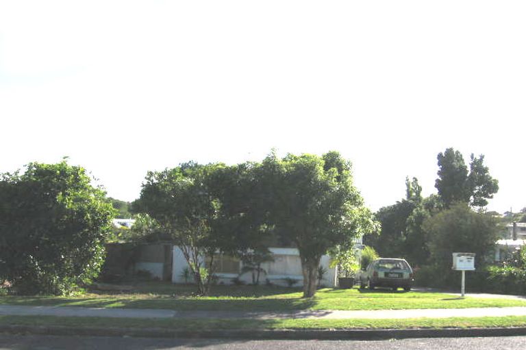 Photo of property in 1/3 Salem Place, Torbay, Auckland, 0630