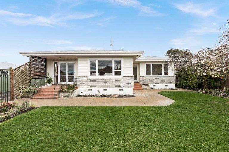Photo of property in 6 Balmoral Street, Taradale, Napier, 4112