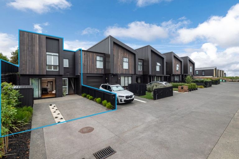 Photo of property in 10 Nga Tutu Place, Belmont, Auckland, 0622