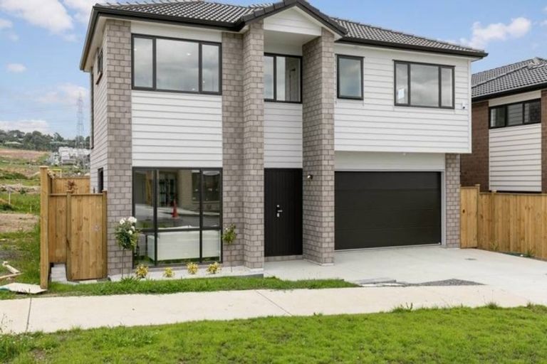 Photo of property in 32 Carrickdawson Drive, Flat Bush, Auckland, 2019