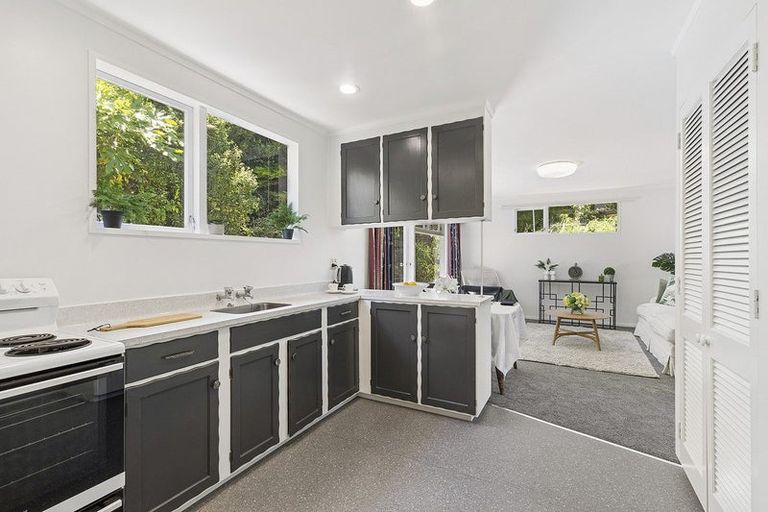 Photo of property in 105b Taylor Terrace, Tawa, Wellington, 5028