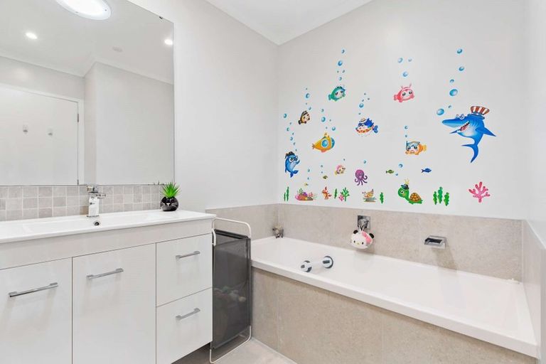 Photo of property in 11 Spotted Dove Road, Hobsonville, Auckland, 0616