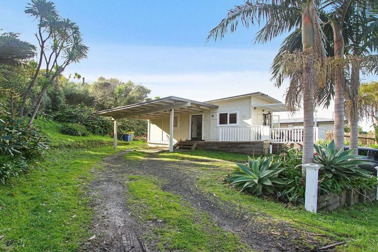 Photo of property in 4 Mceldowney Road, Titirangi, Auckland, 0604