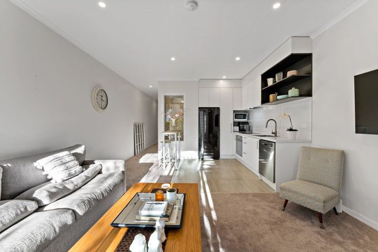 Photo of property in 11/2 Warrant Officer Lane, Hobsonville, Auckland, 0616