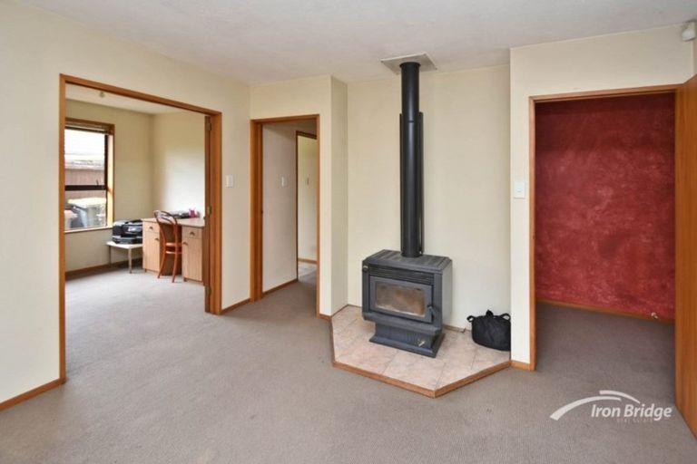 Photo of property in 2 Neathwest Avenue, Broomfield, Christchurch, 8042