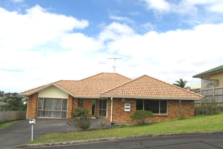 Photo of property in 9 Mannikin Place, Unsworth Heights, Auckland, 0632