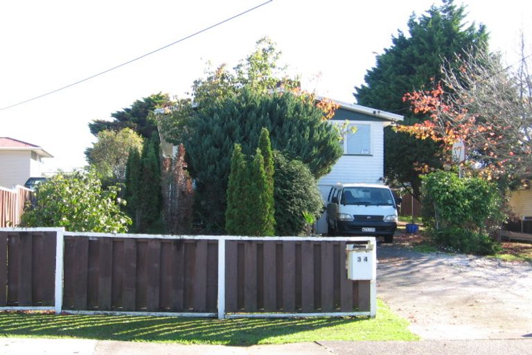 Photo of property in 34 Roberts Road, Te Atatu South, Auckland, 0610