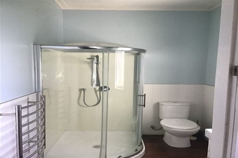 Photo of property in 3185 Great North Road, New Lynn, Auckland, 0600