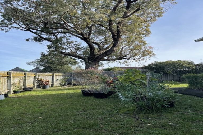 Photo of property in 2 Rehia Road, Massey, Auckland, 0614