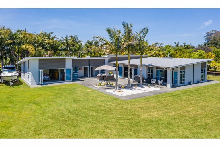 Photo of property in 1 Kotare Heights, Kerikeri, 0230