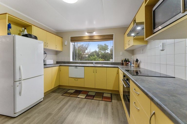Photo of property in 11 Panako Place, Awapuni, Palmerston North, 4412
