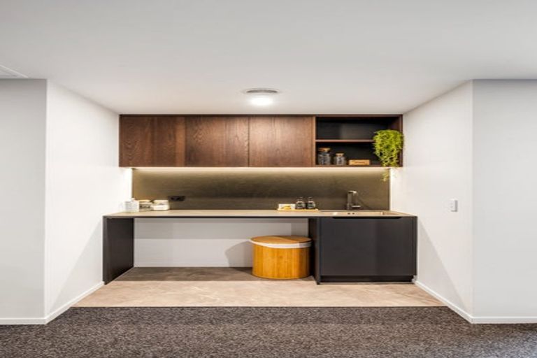 Photo of property in 72 Kirimoko Crescent, Wanaka, 9305