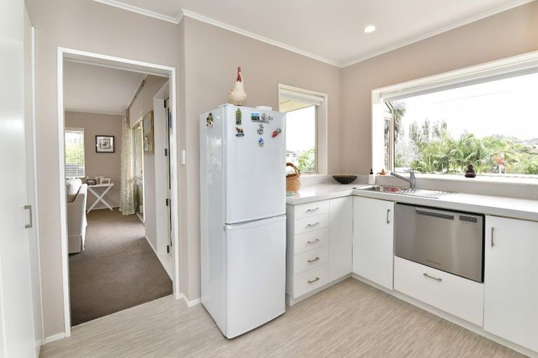 Photo of property in 2a Melia Place, Stanmore Bay, Whangaparaoa, 0932