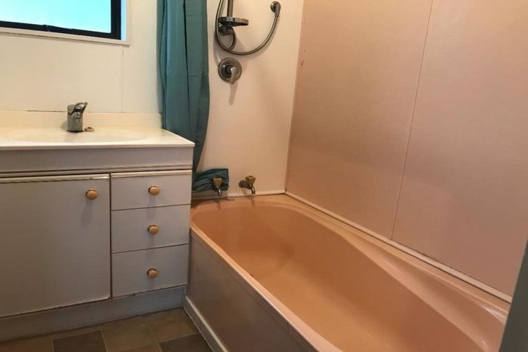 Photo of property in 11 Randal Place, Bayview, Auckland, 0629
