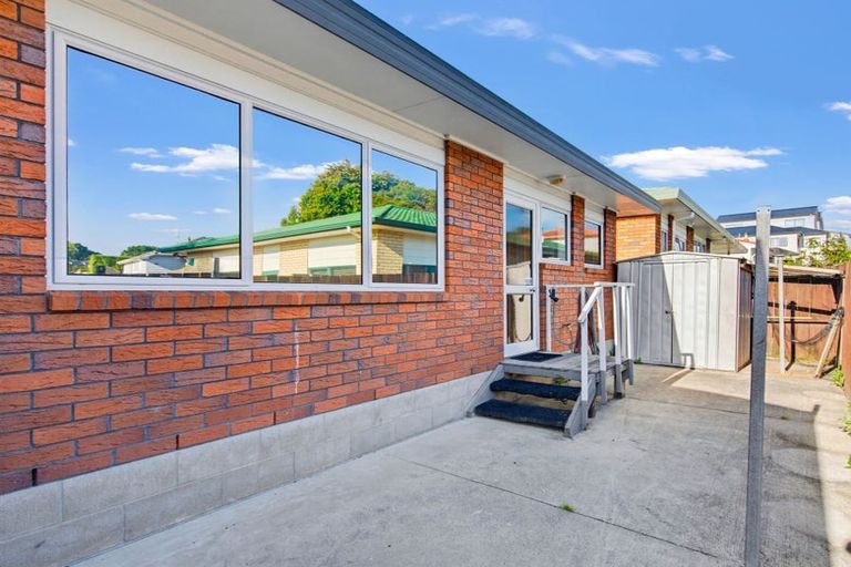 Photo of property in 52 Bodi Place, Te Atatu South, Auckland, 0610