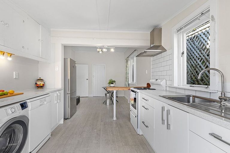 Photo of property in 10 Rimu Road, Kelburn, Wellington, 6012