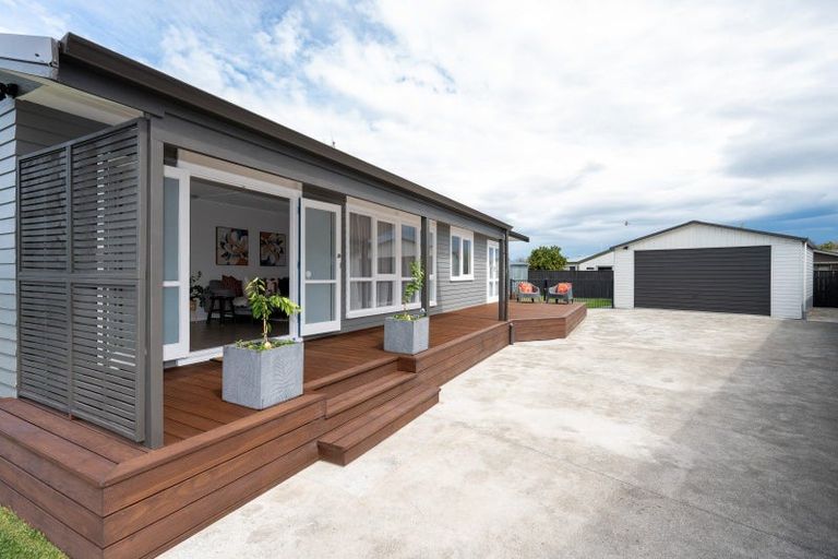 Photo of property in 17 Lipscombe Crescent, Havelock North, 4130