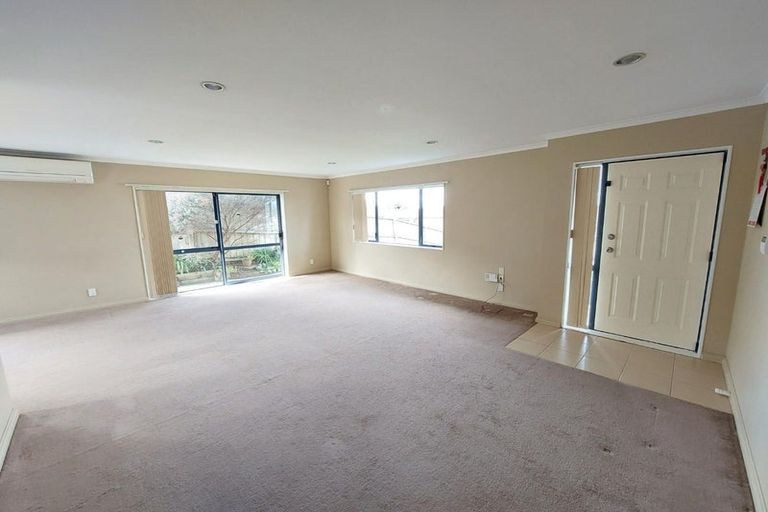 Photo of property in 27 Gordon Stanley Drive, Massey, Auckland, 0614