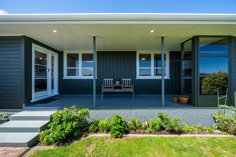 Photo of property in 11 Pauline Way, Paparangi, Wellington, 6037