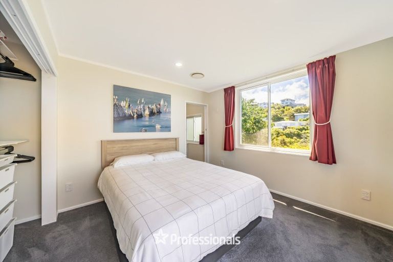 Photo of property in 127 Normandale Road, Normandale, Lower Hutt, 5010