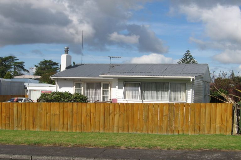 Photo of property in 5 Enderby Drive, Te Atatu Peninsula, Auckland, 0610