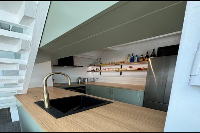 Photo of property in 2/62 South Karori Road, Karori, Wellington, 6012