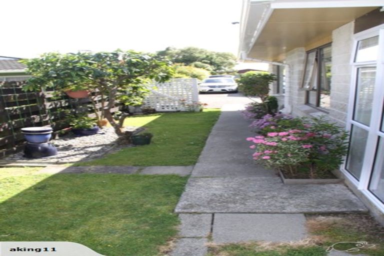 Photo of property in 6a Rewarewa Crescent, Waikanae, 5036