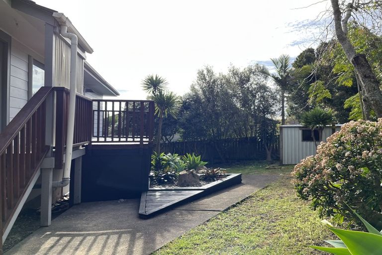 Photo of property in 20 Santiago Crescent, Unsworth Heights, Auckland, 0632