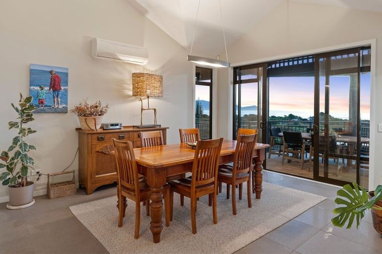 Photo of property in 8 Beachview Grove, Peka Peka, Waikanae, 5391