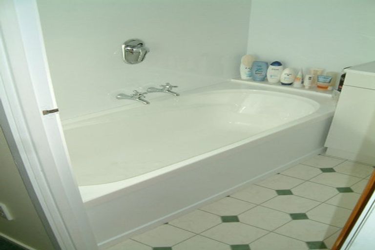 Photo of property in 1/152 Manuka Road, Bayview, Auckland, 0629