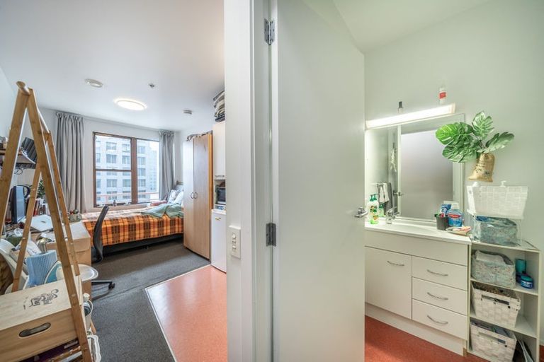 Photo of property in Orange Apartments/victoria Centr, 903/169 The Terrace, Wellington Central, Wellington, 6011