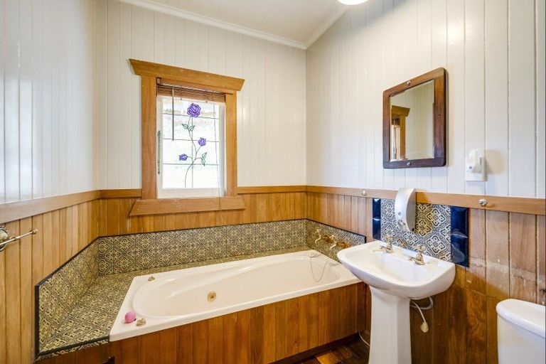 Photo of property in 1209 Caroline Road, Mayfair, Hastings, 4122