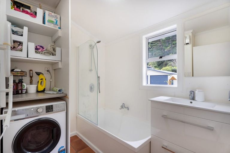 Photo of property in 35 Elmslie Road, Pinehaven, Upper Hutt, 5019