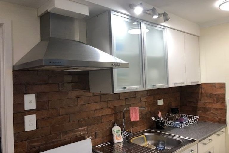 Photo of property in 2/215 Eskdale Road, Birkenhead, Auckland, 0626