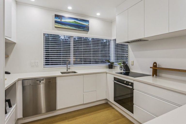 Photo of property in 16 Waipuia Place, Greenhithe, Auckland, 0632